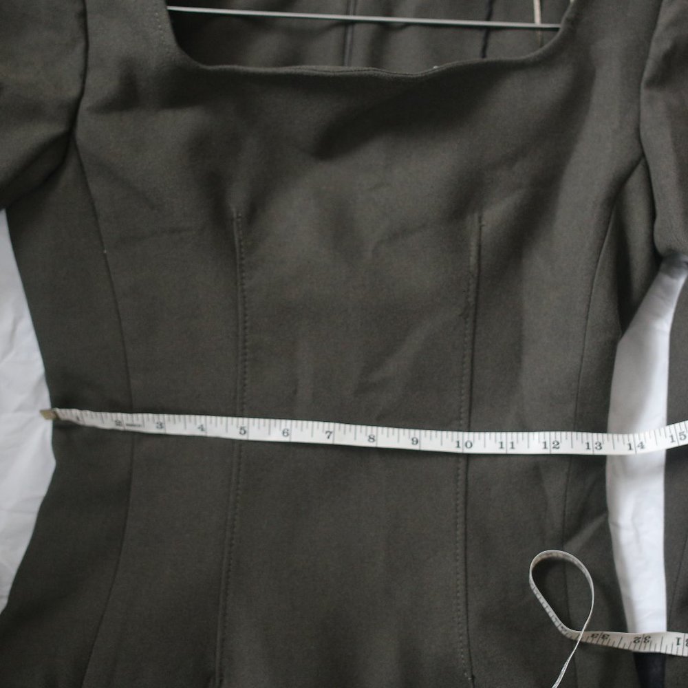 NWT TOPSTITCHED KHAKI SLIT TOP. - Picture 9 of 10